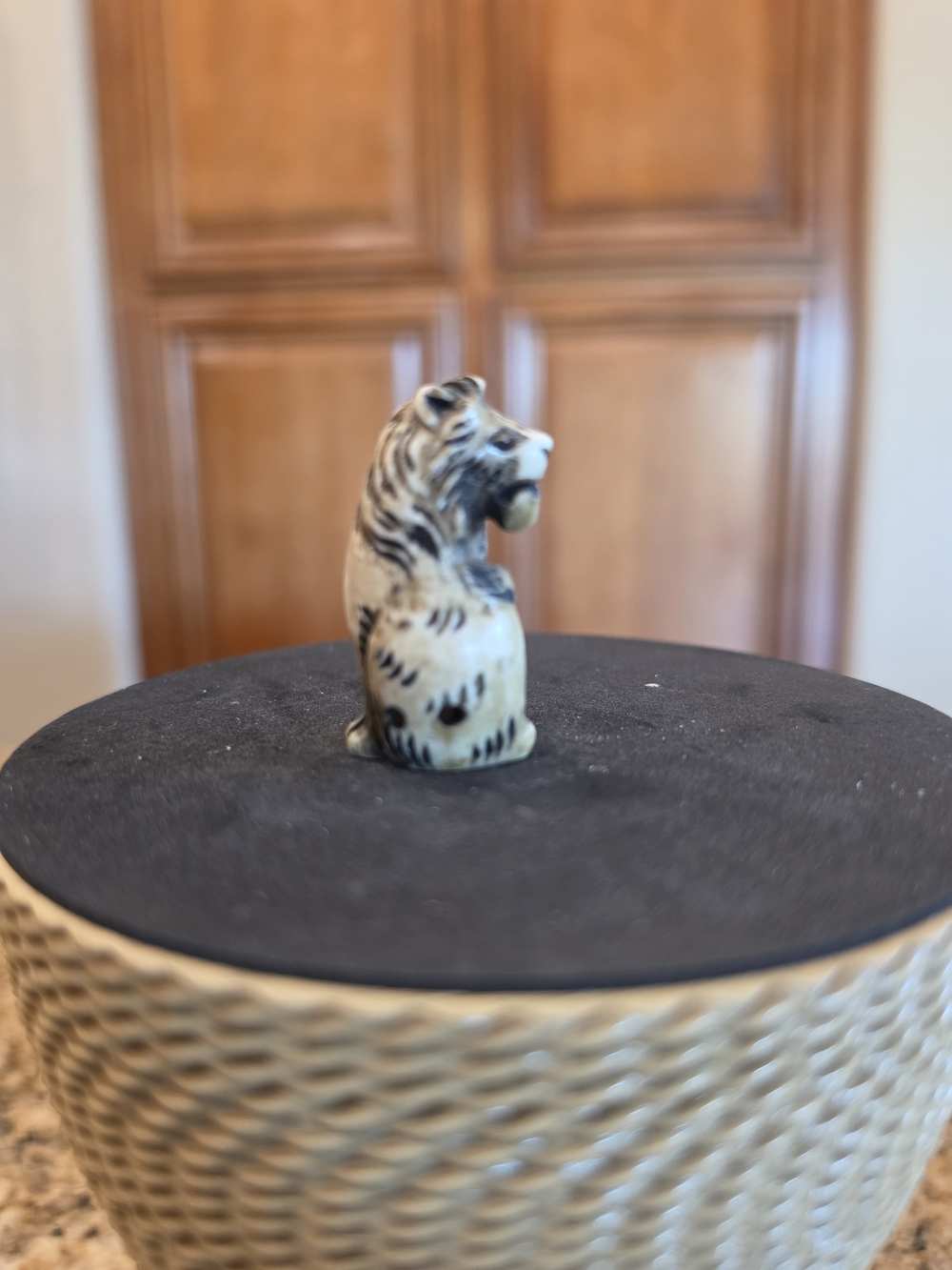 Netsuke Hand-Carved Figurine Lion with Mane - EUC Rare Collectible